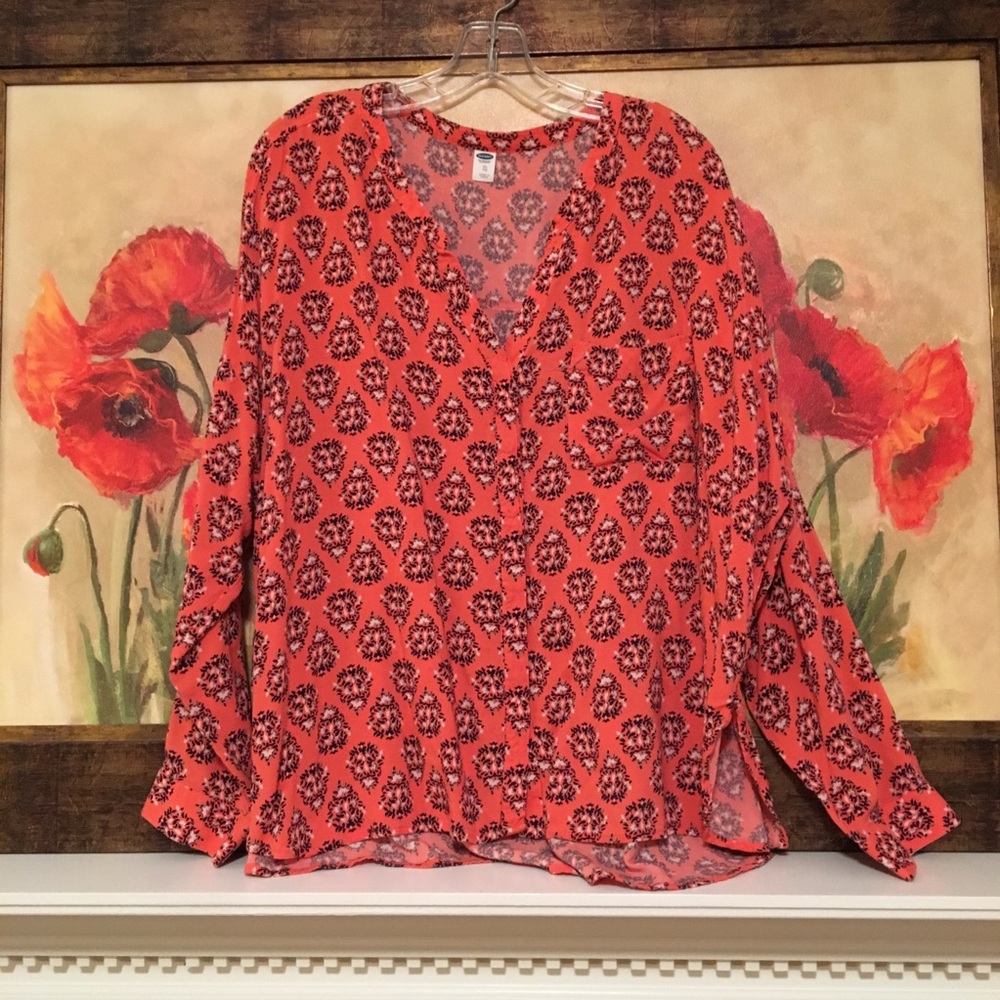 Gently worn Old Navy long sleeve pattern top